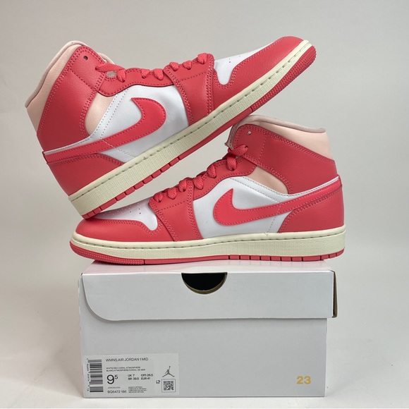 Nike Air Jordan 1 Retro WMNS “Strawberries & Cream” 2023 - Picture 3 of 4